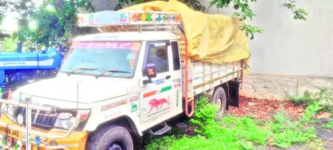 50 బస్తాల రేషన్‌ బియ్యం స్వాధీనం