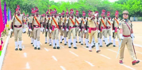 విధి నిర్వహణలో అప్రమత్తంగా ఉండాలి 
