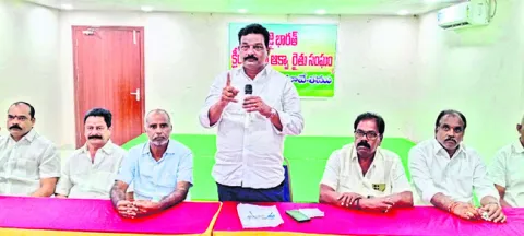 జూన్‌ 10న ఆక్వా రైతుల చలో అమరావతి 