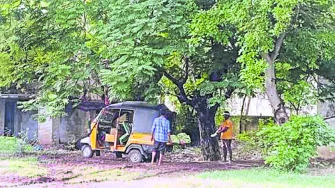 గుర్తుతెలియని మృతదేహానికి పోస్టుమార్టం 