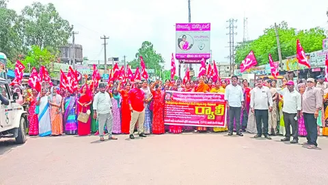 కార్మిక చట్టాల నిర్వీర్యానికి కేంద్రం కుట్ర 