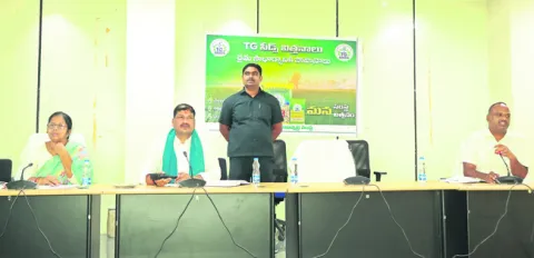 రైతులకు నాణ్యమైన విత్తనాలు అందించాలి