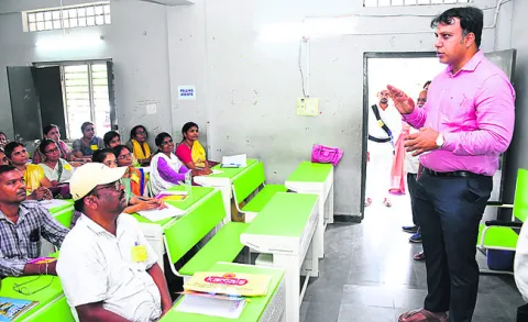 విద్యార్థుల భవిష్యత్‌కు పునాదులు వేయాలి
