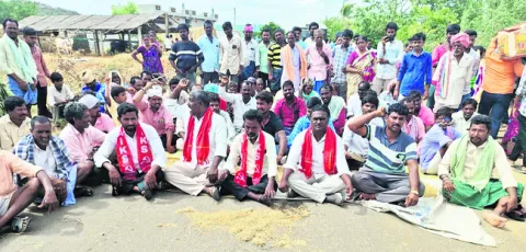 ధాన్యం కొనుగోలులో మిల్లర్ల దోపిడీని అరికట్టాలి 