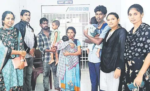 The tearful story of a mother and her children fell on the road 12