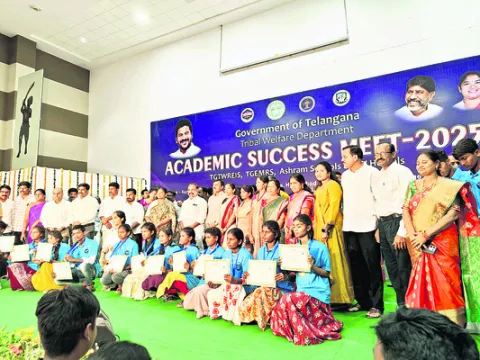 ప్రతిభావంతులకు ప్రశంసా పత్రాలు