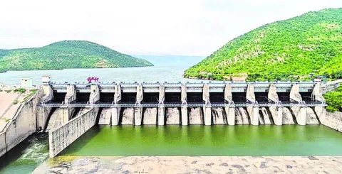 క్రస్ట్‌గేట్ల నుంచి డెల్టాకు నీరు నిలిపివేత 