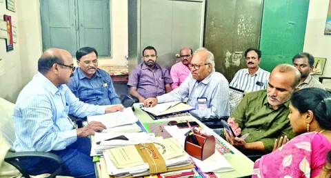 మొత్తం ఖాళీలు 7,710 