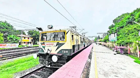 ఒకే ట్రాక్‌లో రెండు ఈవీఎంలు 