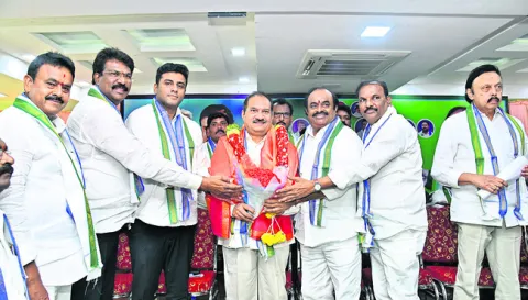 వంకా రవీంద్రకు సత్కారం 