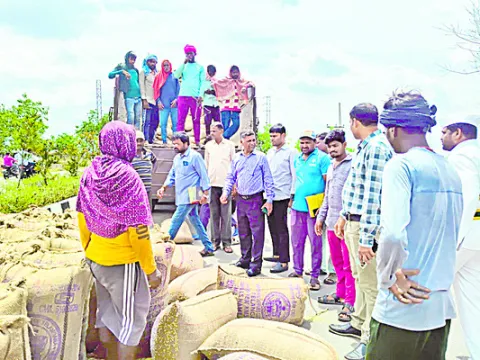 ధాన్యం కొనుగోళ్లు వేగిరం చేయండి