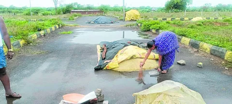 కర్షకుల కష్టం వర్షార్పణం! 