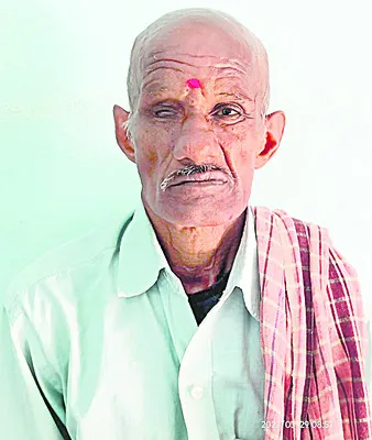 ఆగి ఉన్న లారీని  ఢీకొట్టిన బైక్‌ 