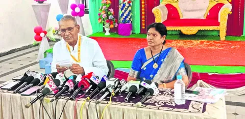 వాసువి చిల్లర రాజకీయాలు 