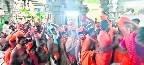 భద్రాచలం.. కాషాయవర్ణం