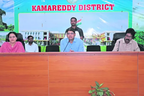 ఎరువులను అందుబాటులో ఉంచాలి