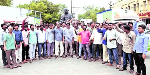 ప్రభుత్వ తీరు దారుణం