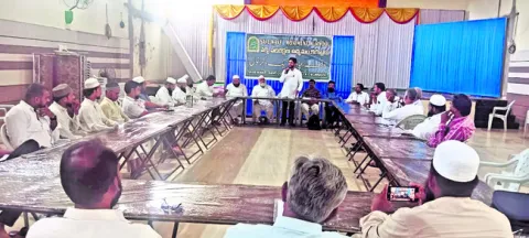 వక్ఫ్‌ చట్టాన్ని వెనక్కి తీసుకోవాలి 