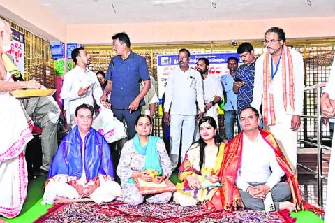 పుష్కర స్నానం.. పులకించిన భక్తజనం