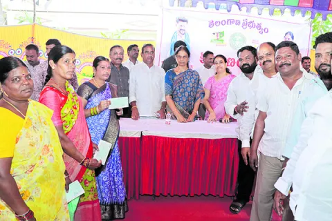 ఎన్నికల హామీలు నెరవేర్చాలి 