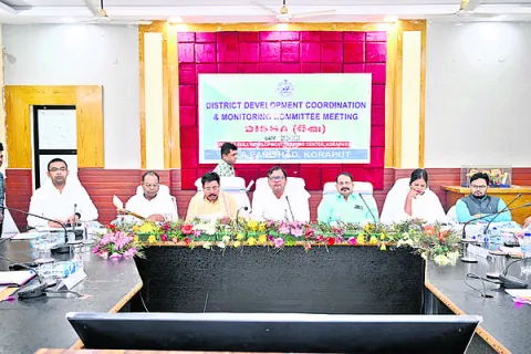 సమాచారం లేకుండా సమావేశాలకు ఎందుకు? 