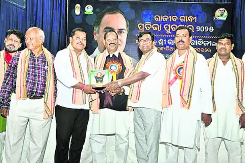 భవానీశంకర్‌ జెన్నకు రాజీవ్‌గాంధీ ప్రతిభా పురస్కారం 