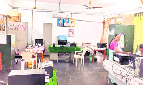 డీసీహెచ్‌ఎస్‌లో వర్గపోరు 