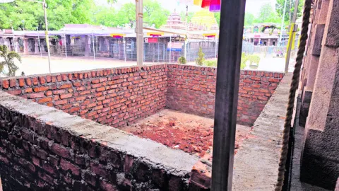 శ్రీశైలంలో తొట్టెల నిర్మాణం