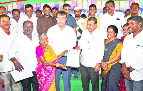 దీపావళి సొంతింటిలో జరుపుకోవాలి