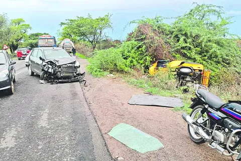 రోడ్డు ప్రమాదంలో ఆరుగురికి తీవ్ర గాయాలు 