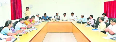 వైద్య సేవల్లో అలసత్వం ప్రదర్శిస్తే చర్యలు 