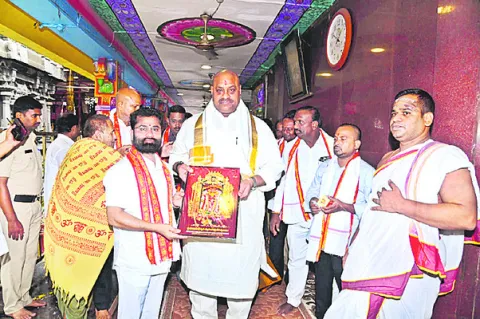 దుర్గమ్మ సేవలో మంత్రి అచ్చెన్నాయుడు   
