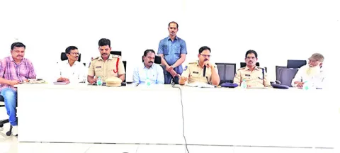 ప్రశాంతంగా పండుగలు జరుపుకోవాలి 