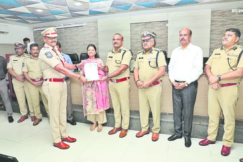 ఉత్తమ సేవలకు పురస్కారం