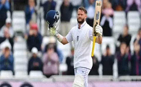 Ben Duckett smashes century vs Zimbabwe at Trent Bridge5