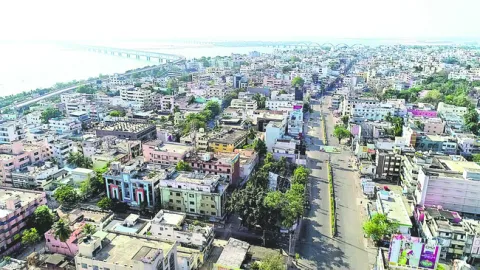 పట్టణవాసికి.. పన్నుపోటు!
