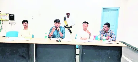 గిరిజన సొసైటీలను సద్వినియోగం చేసుకోవాలి
