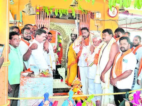 తడిసిన ధాన్యం కొనుగోలు చేస్తాం 