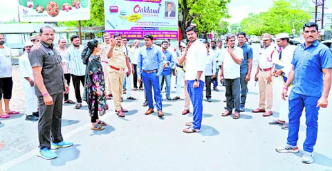 యోగా కోసం స్థల పరిశీలన చేసిన కలెక్టర్‌, ఎస్పీ 