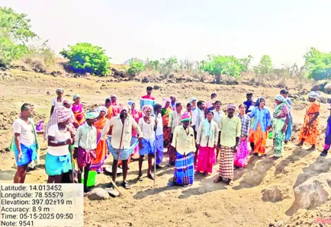 ఉపాధిలో ‘చిలక్కొట్టుడు’ !