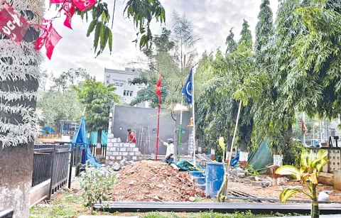 Private medical store demolished in Niloufer