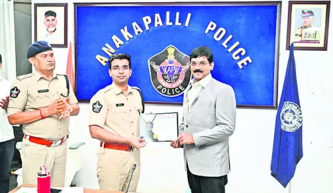 పీపీ కాండ్రేగులకు ఎస్పీ అభినందన 