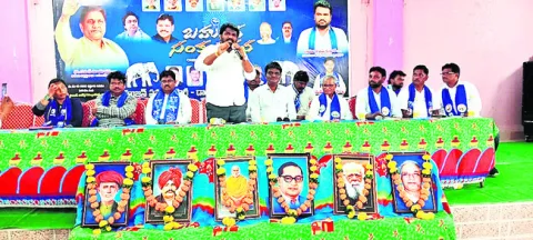 కూటమి ప్రభుత్వం  ప్రజలను మోసగిస్తోంది
