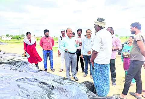 ధాన్యం తరలింపులో జాప్యం చేయొద్దు
