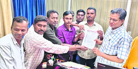 సమస్యలు  పరిష్కరించాలని వినతి
