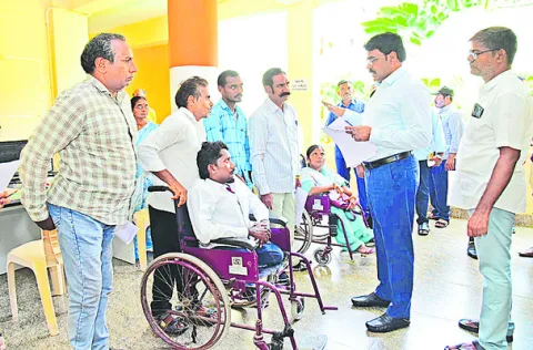 దివ్యాంగుల సమస్యల పరిష్కారానికి కృషి  