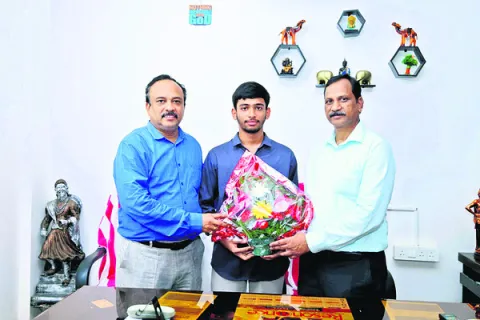 రెజొనెన్స్‌ విద్యార్థికి  ఆల్‌ ఇండియా 2వ ర్యాంక్‌  
