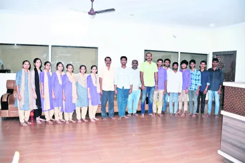 కృష్ణవేణి విద్యార్థులకు ర్యాంక్‌లు  
