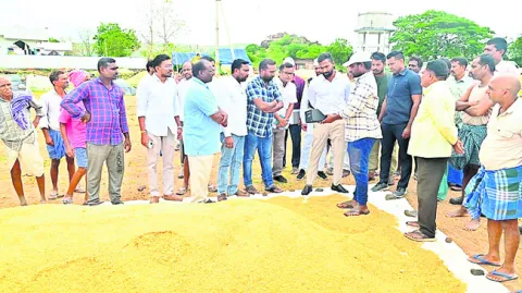 రైతులు అధైర్య పడొద్దు