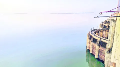 జూరాలకు 5,609 క్యూసెక్కుల వరద 